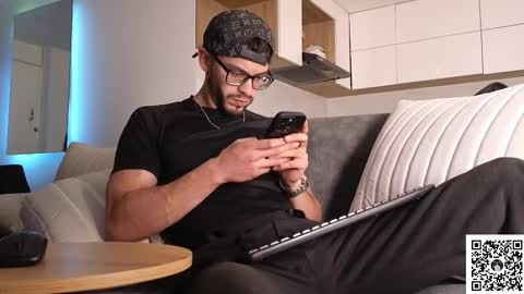 Snapshot of phantom_bigger1 chatting on 02-06-26, 08:23 phantom_bigger1 online show from 02-06-26, 08:23