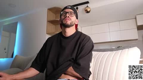 Snapshot of phantom_bigger1 chatting on 02-10-26, 12:42 phantom_bigger1 online show from 02-10-26, 12:42