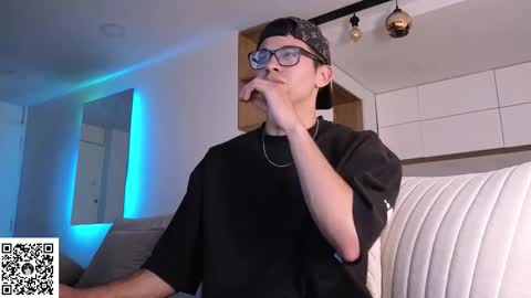 Snapshot of phantom_bigger1 chatting on 03-05-26, 09:11 phantom_bigger1 online show from 03-05-26, 09:11