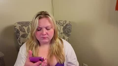 Snapshot of phatassblond chatting on 06-11-26, 06:06 PhatAssBlond online show from 06-11-26, 06:06