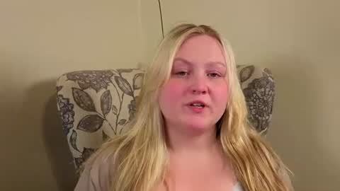 Snapshot of phatassblond chatting on 06-19-26, 10:24 PhatAssBlond online show from 06-19-26, 10:24