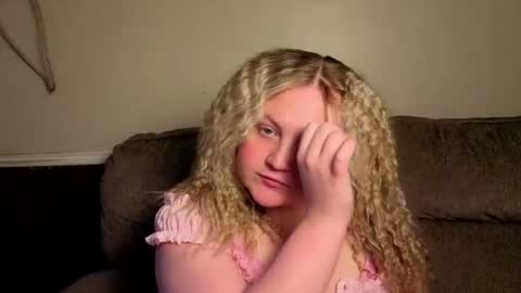 Snapshot of phatassblond chatting on 07-20-26, 09:39 PhatAssBlond online show from 07-20-26, 09:39
