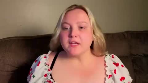 Snapshot of phatassblond chatting on 07-21-26, 06:54 PhatAssBlond online show from 07-21-26, 06:54