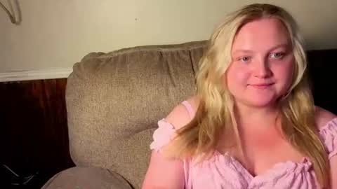 Snapshot of phatassblond chatting on 07-31-26, 04:01 PhatAssBlond online show from 07-31-26, 04:01