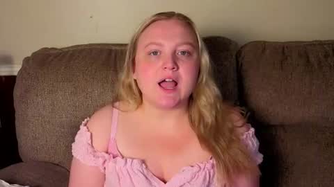 Snapshot of phatassblond chatting on 07-31-26, 04:39 PhatAssBlond online show from 07-31-26, 04:39