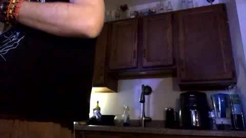 Snapshot of phildoesart chatting on 12-31-24, 04:06 Phil online show from 12-31-24, 04:06