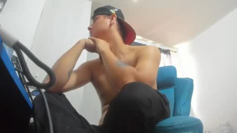 Snapshot of philip_dj chatting on 04-29-26, 04:00 philip_dj online show from 04-29-26, 04:00