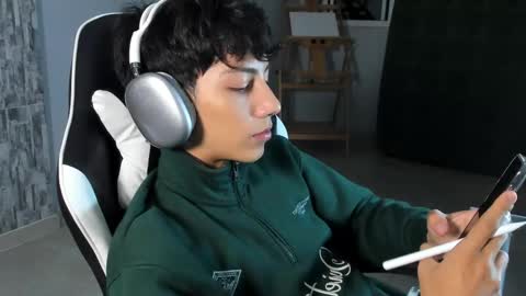 Phil.   INDEPENDENT MODEL online show from 03-03-25, 04:03