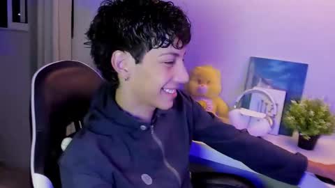 Phil.   INDEPENDENT MODEL online show from 09-16-25, 05:30