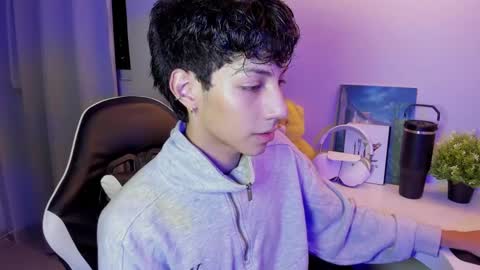 Phil.   INDEPENDENT MODEL online show from 09-20-25, 11:50