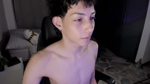 Snapshot of philipe_moonlight_ chatting on 05-25-26, 03:01 Phil. INDEPENDENT MODEL online show from 05-25-26, 03:01