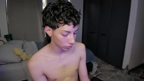 Snapshot of philipe_moonlight_ chatting on 05-27-26, 09:56 Phil. INDEPENDENT MODEL online show from 05-27-26, 09:56