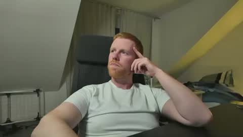 Snapshot of philiphurwell chatting on 09-11-25, 07:47 Philip Hurwell online show from 09-11-25, 07:47