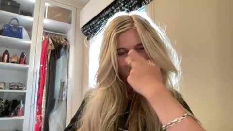 Snapshot of phoebemae01 chatting on 07-22-26, 07:38 phoebemae01 online show from 07-22-26, 07:38