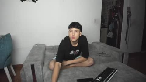 picaszomilos350 online show from 12-18-24, 04:42