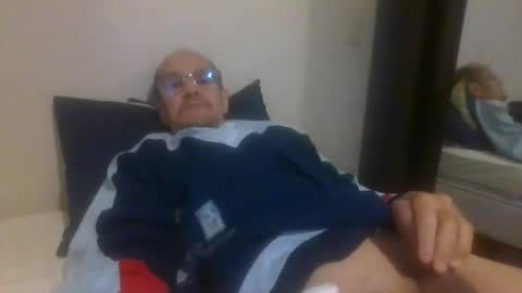 Snapshot of pichoun71 chatting on 11-09-25, 06:44 pichoun71 online show from 11-09-25, 06:44