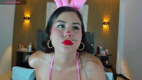 Snapshot of picsis_ chatting on 10-01-25, 09:21 Your virtual goddess Luna online show from 10-01-25, 09:21