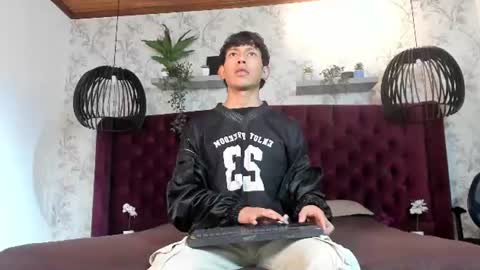 Pierre Leroy online show from 07-24-26, 03:48