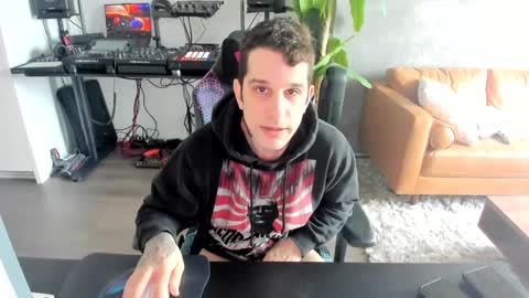 Pierre Fitch online show from 03-09-25, 06:32