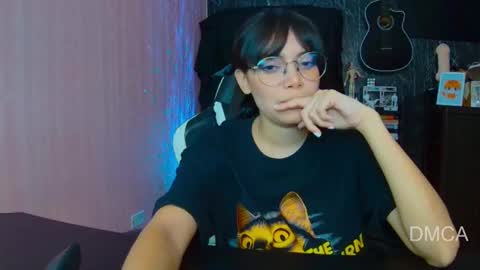 Snapshot of piixiie_d_oll chatting on 10-09-25, 02:53 Andrea G online show from 10-09-25, 02:53