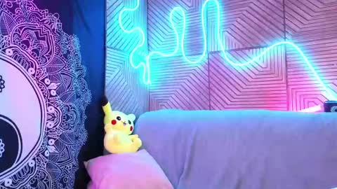 Snapshot of pika_pikaa chatting on 04-24-26, 10:23 Sonya online show from 04-24-26, 10:23