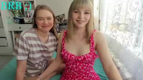 Snapshot of pikmi_obsos chatting on 06-03-26, 08:47 Adele and Elli online show from 06-03-26, 08:47