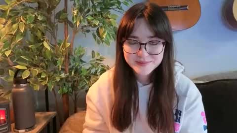 Snapshot of pillogoddess chatting on 05-07-26, 10:09 PilloGoddess online show from 05-07-26, 10:09