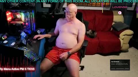 Snapshot of pilot_dave_69 chatting on 09-15-25, 02:55 Dave online show from 09-15-25, 02:55