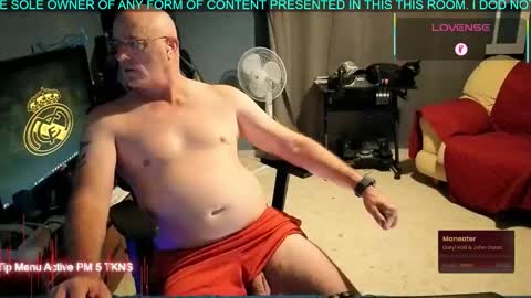 Snapshot of pilot_dave_69 chatting on 09-25-25, 04:49 Dave online show from 09-25-25, 04:49