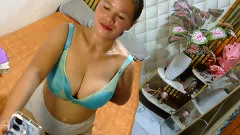Snapshot of pinay_flor chatting on 06-13-26, 01:14 IM FLOR online show from 06-13-26, 01:14