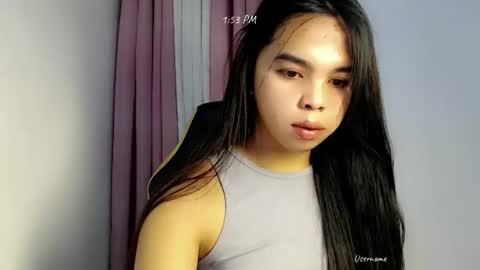 Snapshot of pinay_heart chatting on 10-22-25, 05:52 heart online show from 10-22-25, 05:52