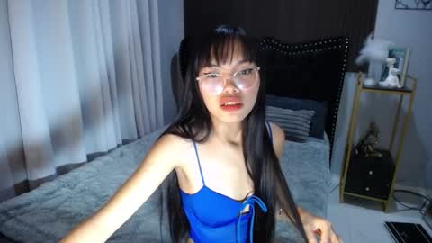 Snapshot of pinay_slutx chatting on 03-07-25, 12:12 dee online show from 03-07-25, 12:12