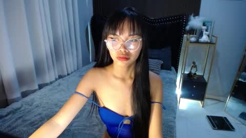 Snapshot of pinay_slutx chatting on 03-07-25, 03:28 dee online show from 03-07-25, 03:28