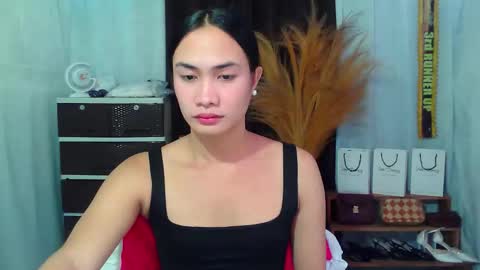Snapshot of pinaycutie_jilian chatting on 10-07-25, 10:51 jilian  online show from 10-07-25, 10:51