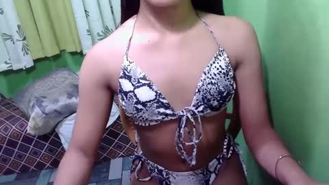 pinaymorena_rhowe online show from 12-17-24, 07:40