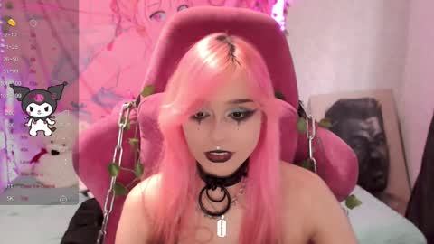Snapshot of pineapple_dope chatting on 03-10-25, 04:17 Nancy online show from 03-10-25, 04:17