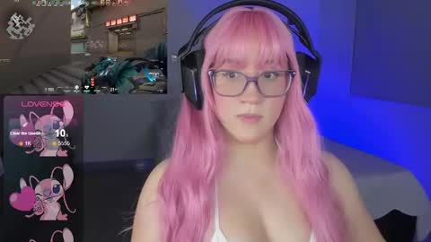 Snapshot of pink_angell chatting on 01-16-25, 01:06 Emilly Santis online show from 01-16-25, 01:06