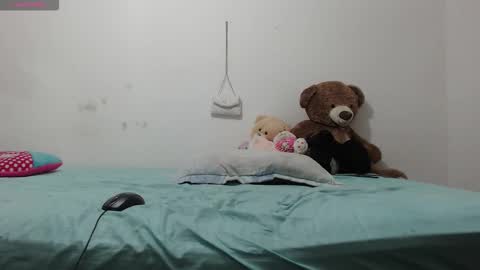 pink_love_25 online show from 02-15-26, 04:31