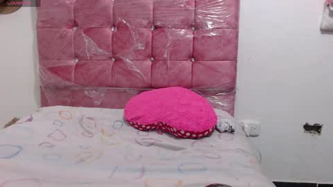 Snapshot of pink_love_25 chatting on 05-12-26, 07:05 pink_love_25 online show from 05-12-26, 07:05