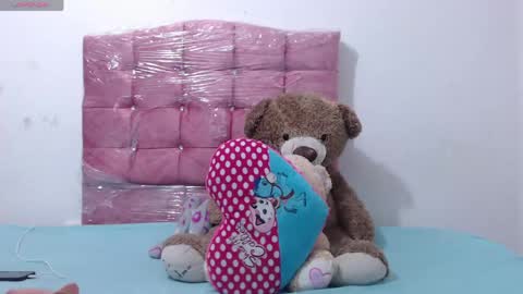 Snapshot of pink_love_25 chatting on 05-26-26, 03:46 pink_love_25 online show from 05-26-26, 03:46