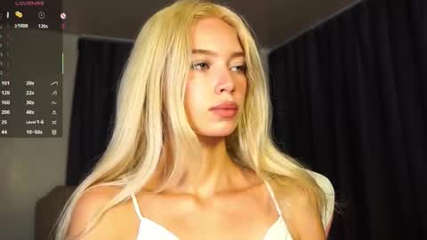 Snapshot of pink_princess_k chatting on 10-17-25, 05:37 Kate online show from 10-17-25, 05:37