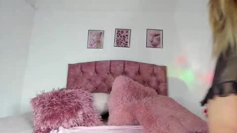 pink_rose5 online show from 11-08-25, 02:34