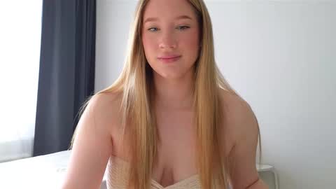 Snapshot of pink_rosee_ chatting on 09-26-25, 03:21 online show from 09-26-25, 03:21