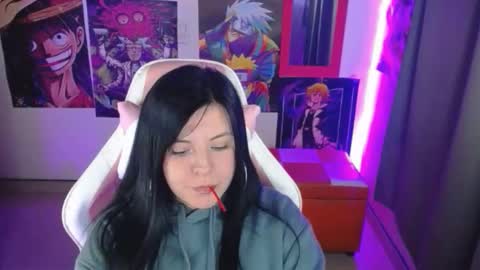 pink_yuii online show from 12-14-25, 12:49