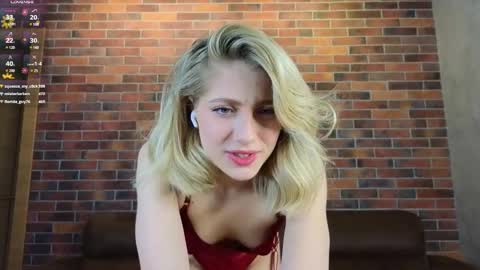 Adele online show from 01-08-25, 11:30