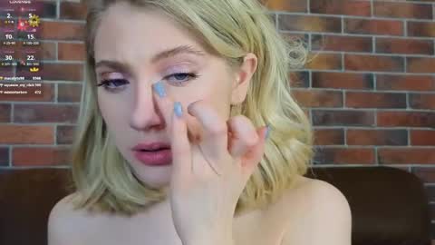 Adele online show from 01-09-25, 02:33