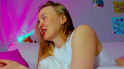 Mila online show from 05-15-26, 11:34
