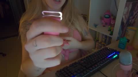 Snapshot of pinkladyx2 chatting on 10-23-25, 08:51 pinkladyx2 online show from 10-23-25, 08:51