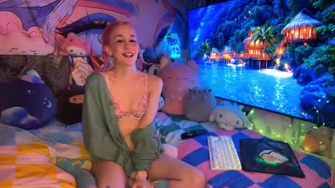 Gwenie online show from 03-10-25, 07:32