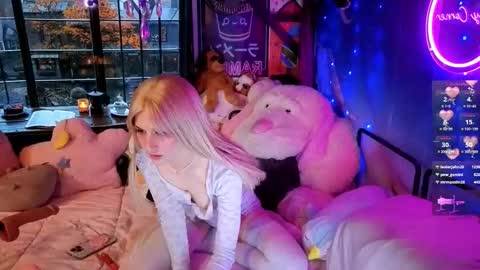 Gwenie online show from 11-28-25, 07:16